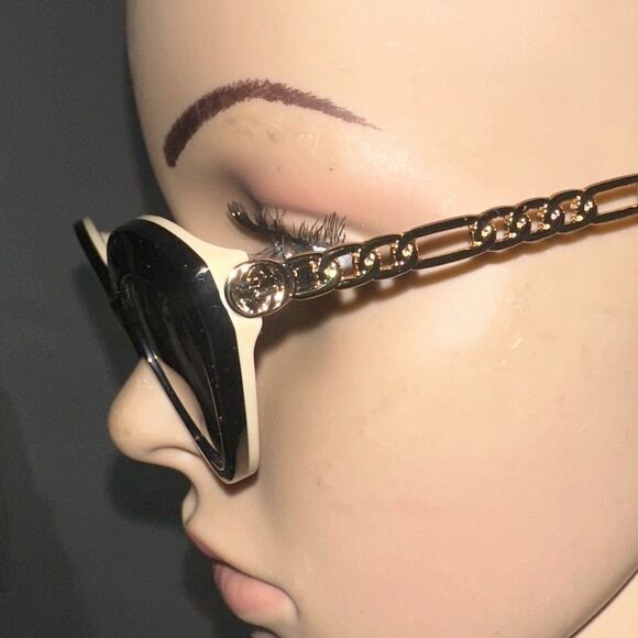 Gucci Cat-eye Sunglasses w/Charms main image 6